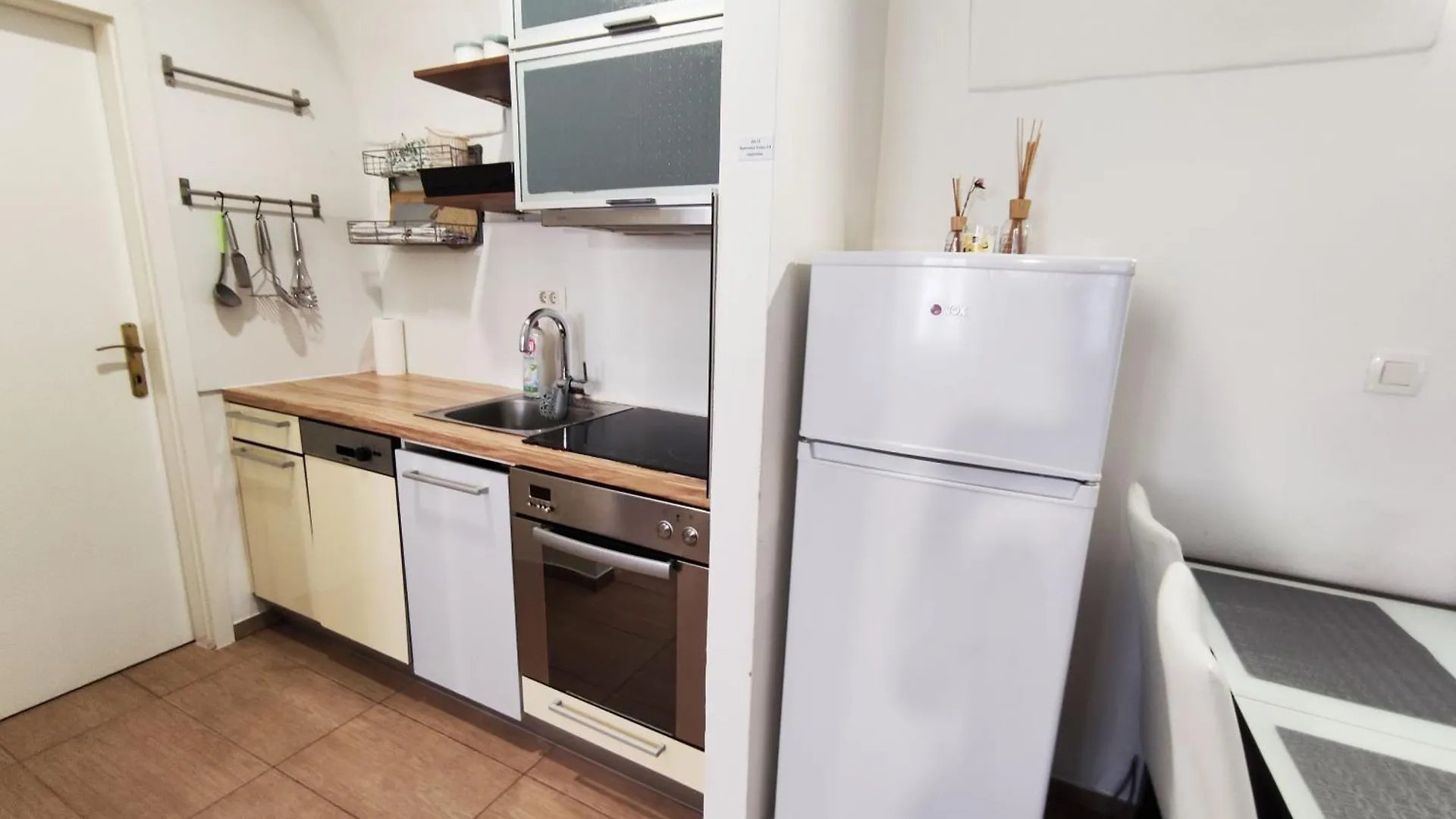 Studio Apartment Sisters 3-4 Ljubljana