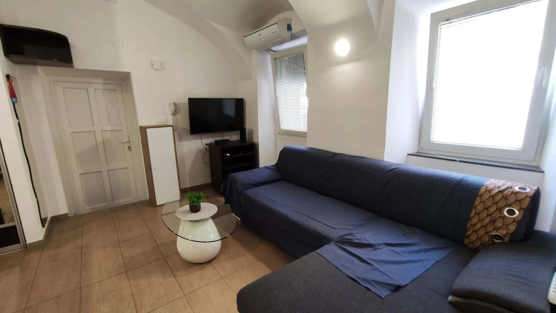 Studio Apartment Sisters 3-4 Ljubljana Slovenia