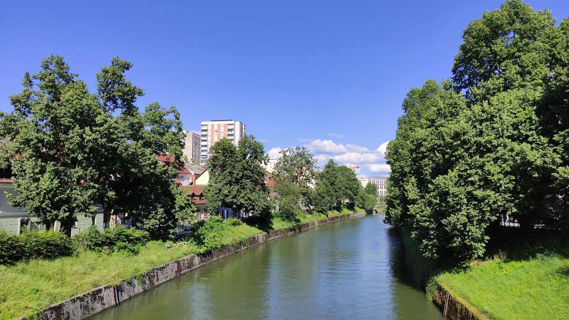 Studio Apartment Sisters 3-4 Ljubljana Slovenia