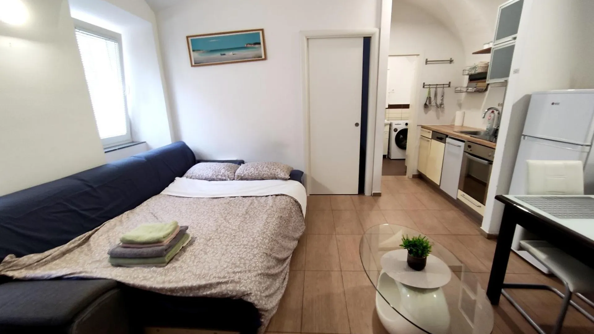 Studio Apartment Sisters 3-4 Ljubljana 0*,